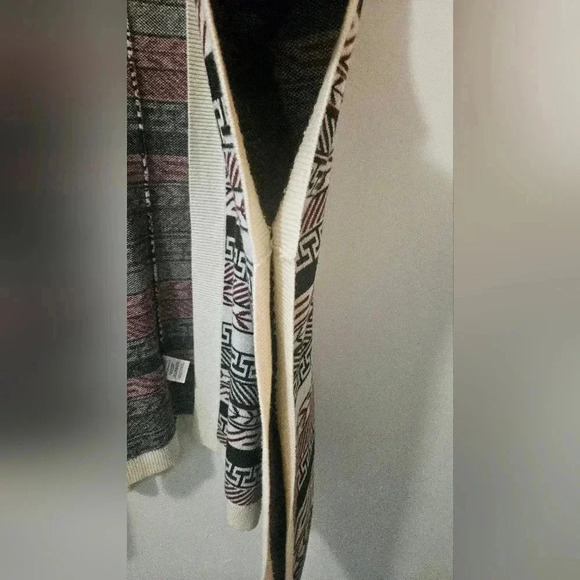 Aritzia Golden by TNA Roohan Poncho Sweater Alpaca Blend Ruana One Size  Pocket - Picture 6 of 12